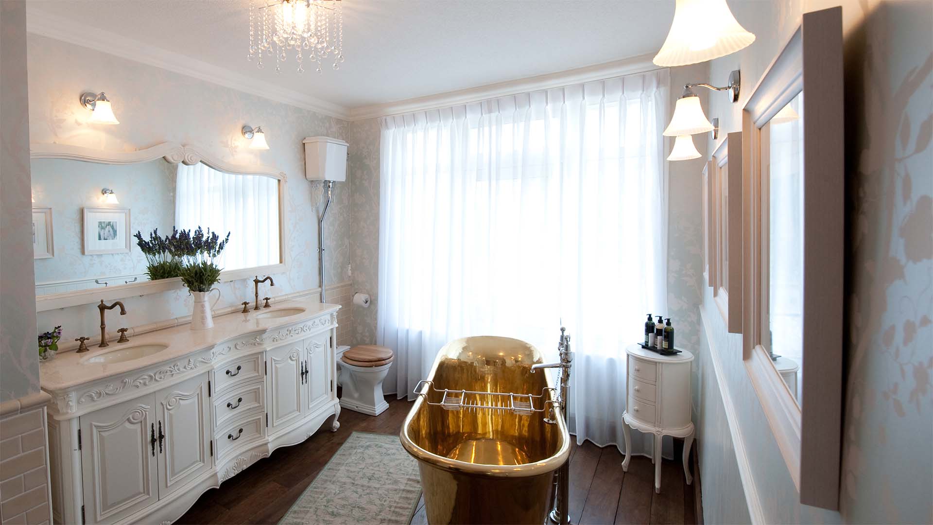 Owl's nest style hotel room at Wild Boar Estate - Room 10 Bathroom