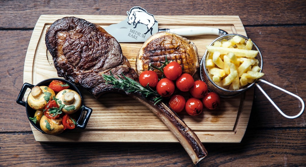 Tomahawk Steak with Chips