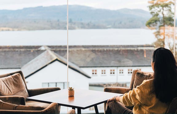 Young woman relaxing in the Winander Club lounge