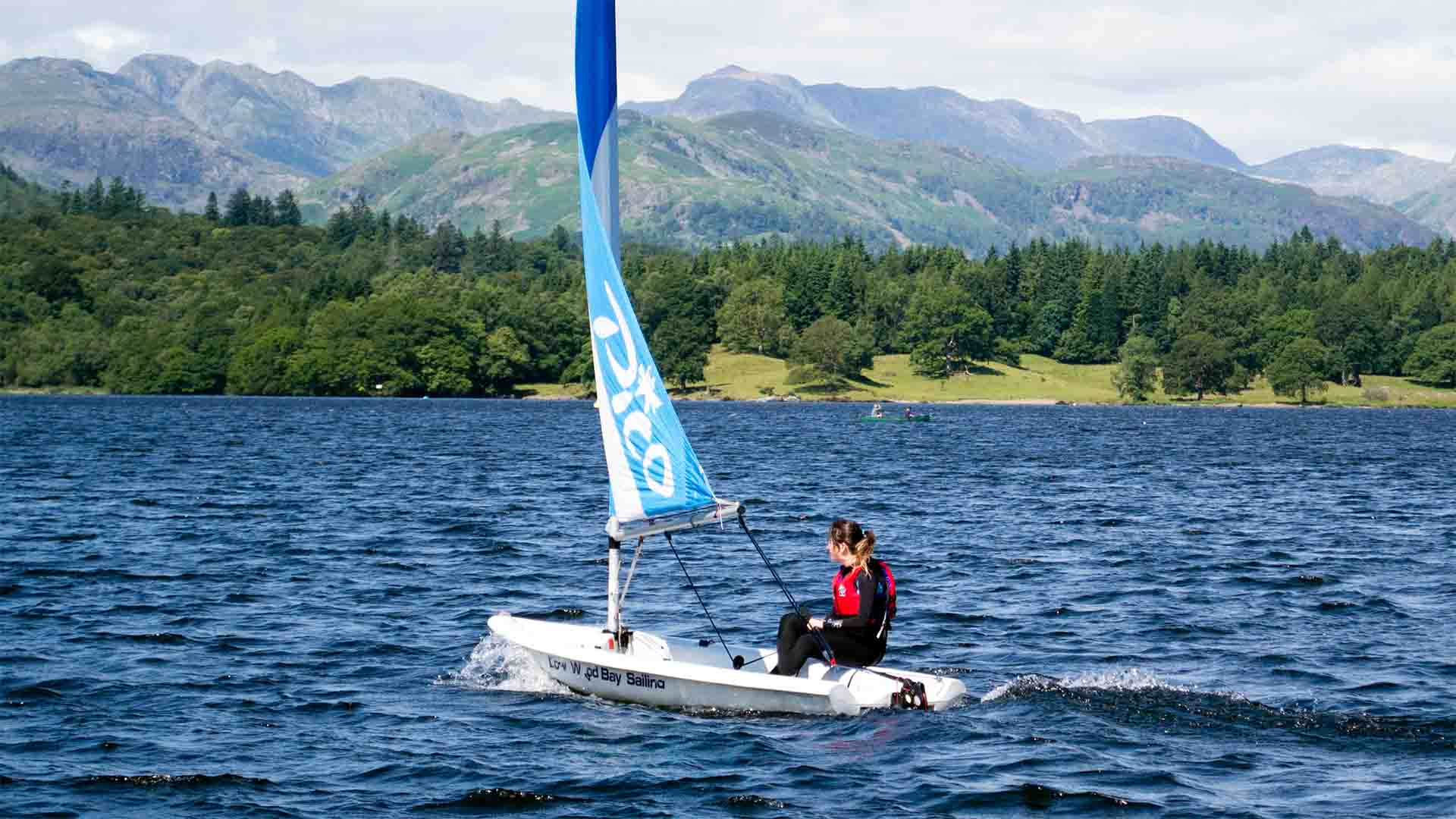 Couple in a sailing yacht on Windermere