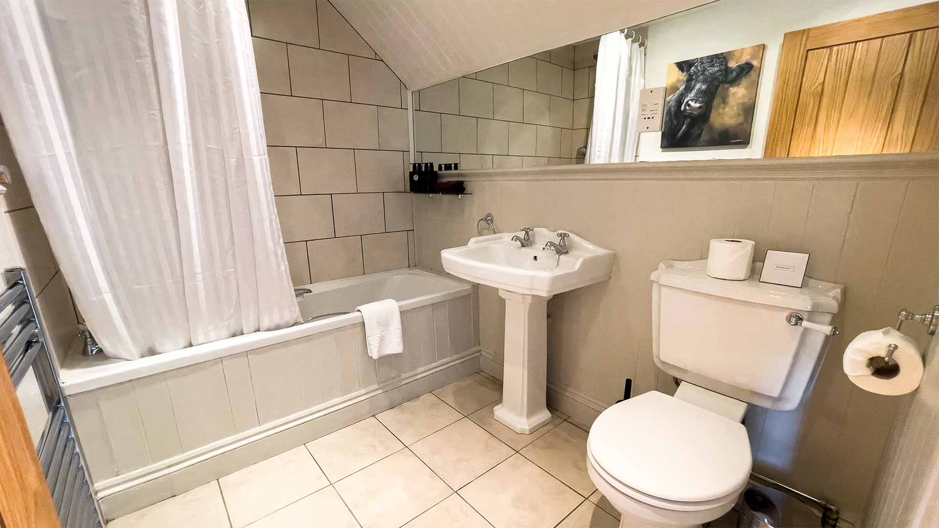 Room 21 bathroom