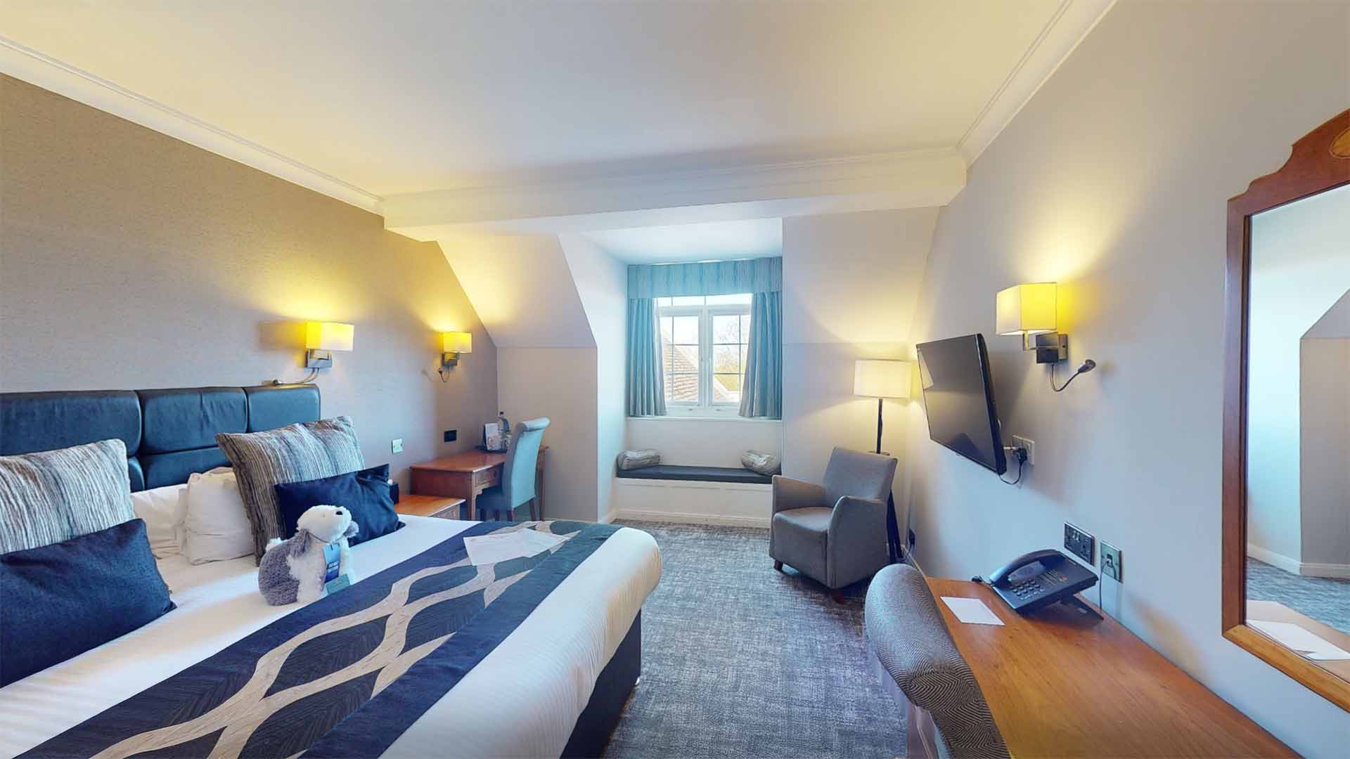 A superior style hotel room at Lancaster House Hotel