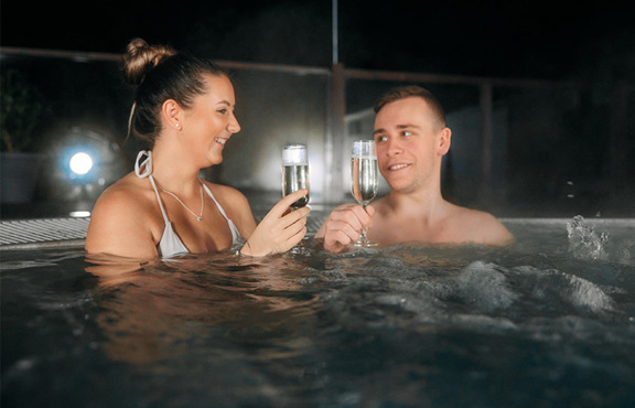 Couple in the hottub at the Sandpiper Club at Lancaster House Hotel