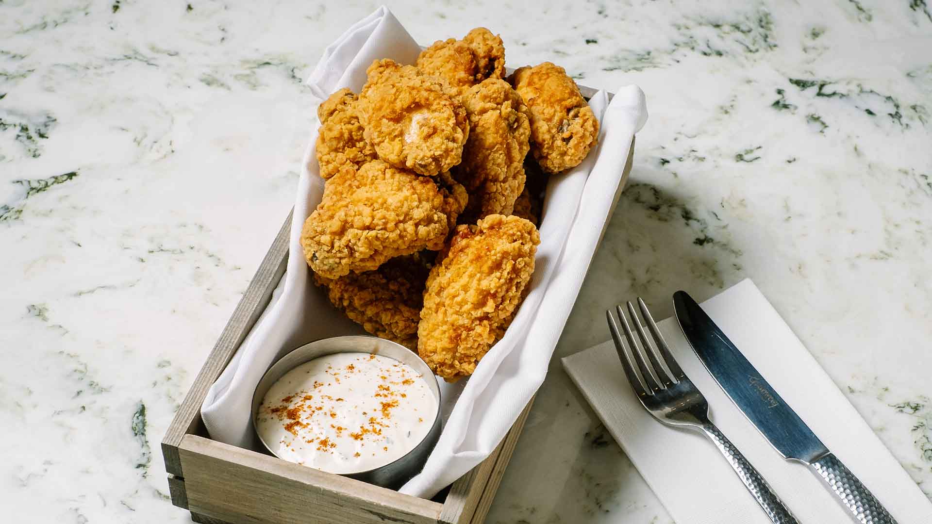 Fried boneless chicken and dip