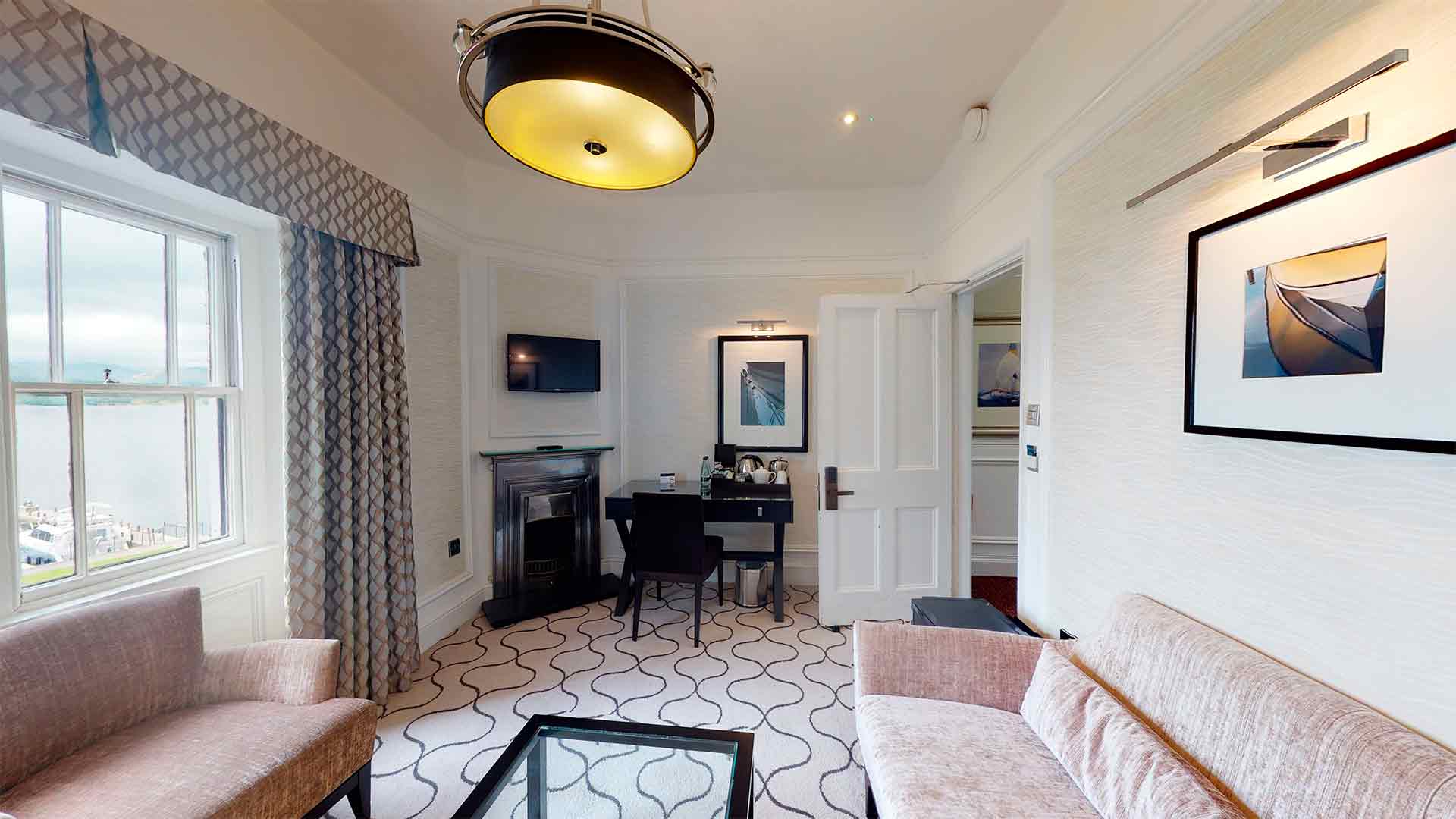 Resort Oak Suite Lounge - Rm 41