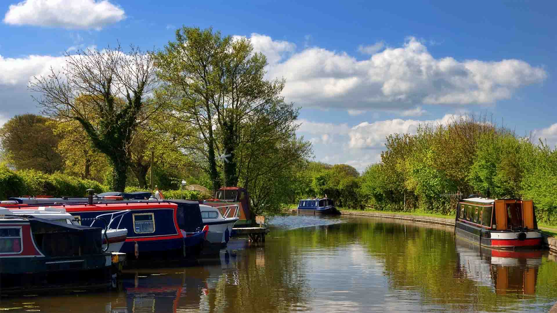 Canal boats moored at Galgate