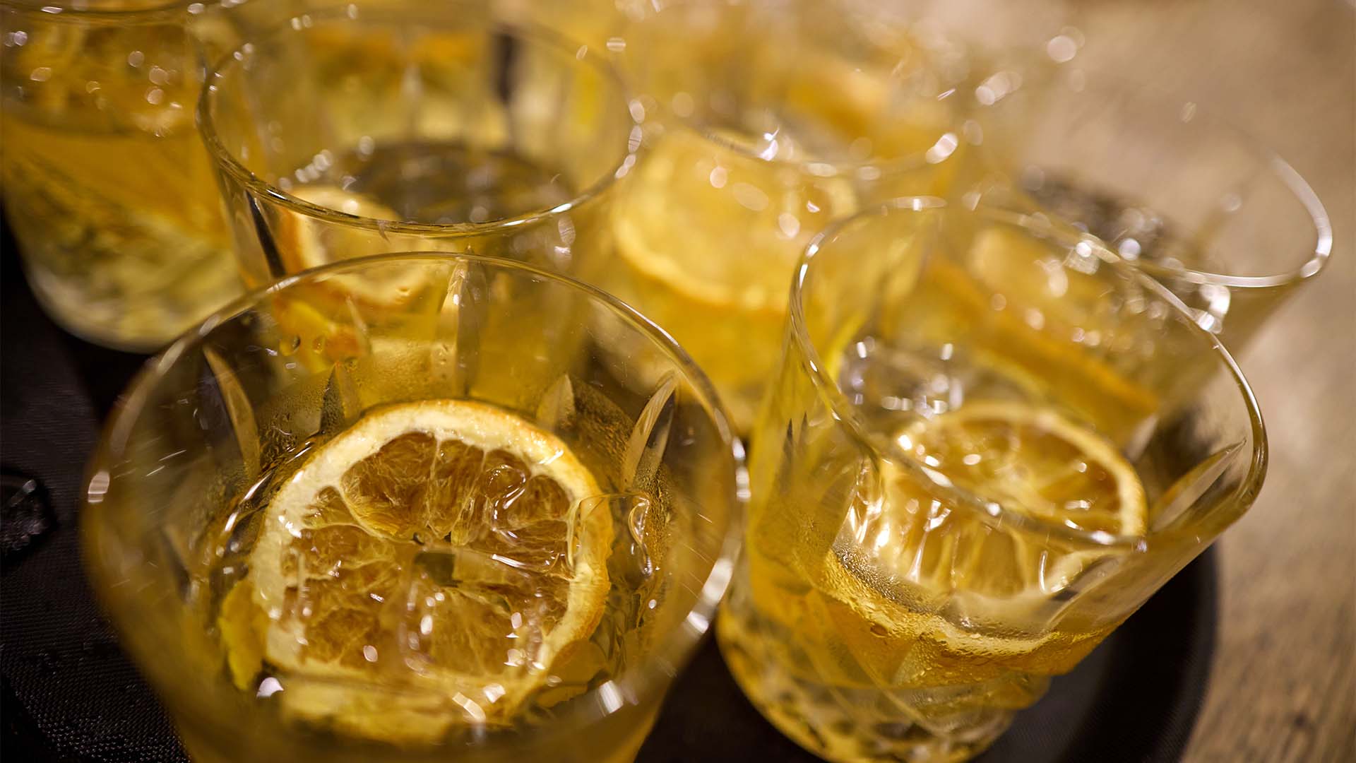 Whisky glasses with lemon and ice