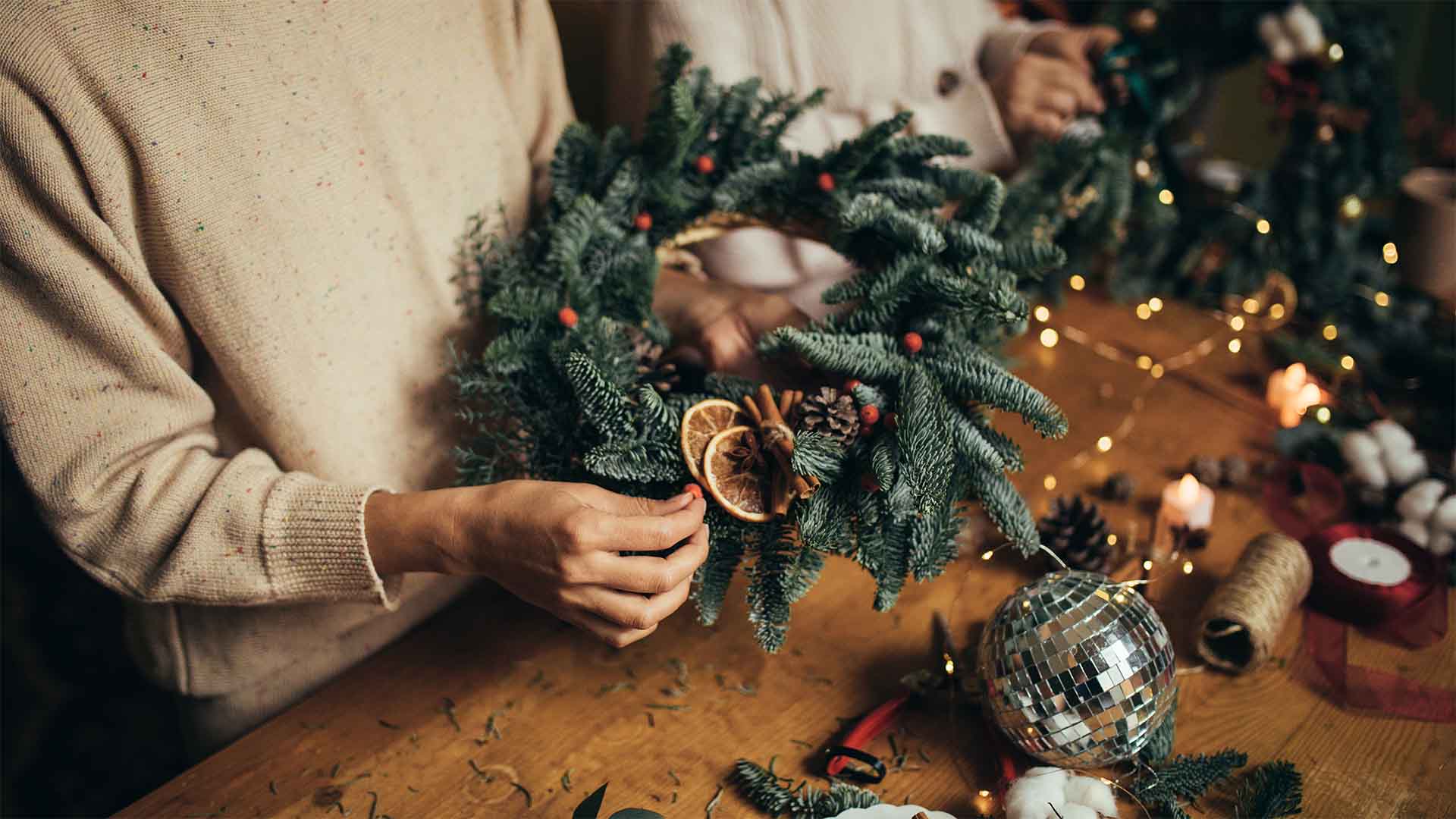 Preparing a Christmas wreath