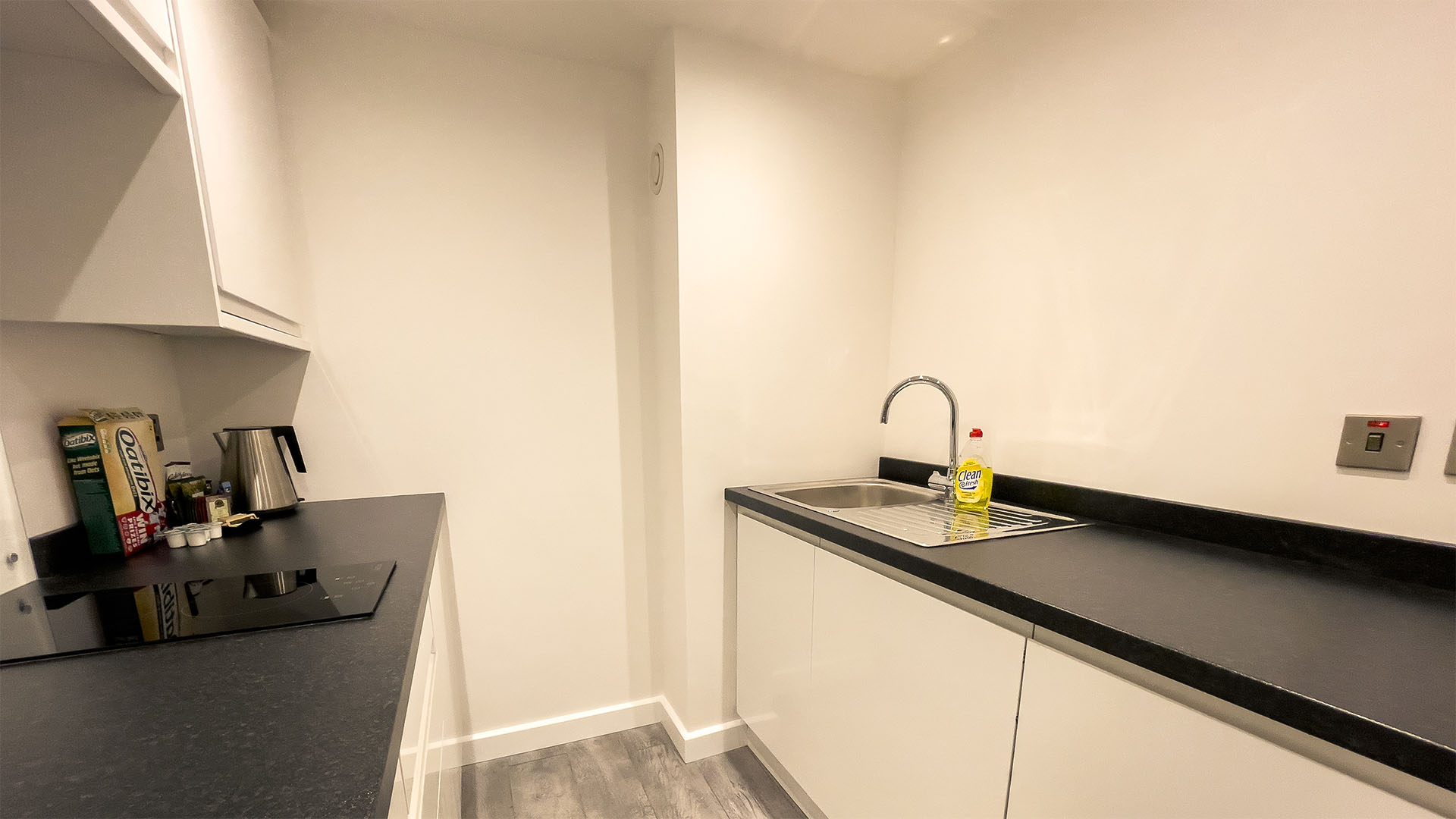 The kitchen of a one bedroom apartment at Lancaster House Hotel